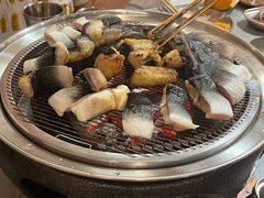 -围炉肉舍•炭烤活鳗•丹东海鲜烤肉(步行街店)