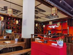 大堂-先启半步颠小酒馆(白麓里店)