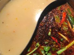 胡椒豬肚湯底拼四川大紅袍花椒湯底-大红袍火锅料理(尖沙咀店)