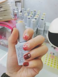 渐变-英姿色美甲