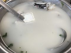 -雪湖煜辰鱼头老店(雪野湖店)