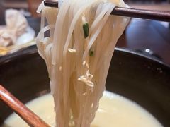 -银米·云南传统过桥米线(双廊黑金冠店)