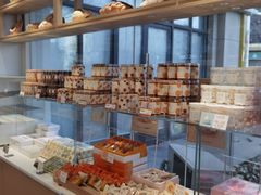 面包甜点陈列柜-好利来(城角街店)
