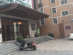 -西安大雁塔科技大学地铁站亚朵酒店