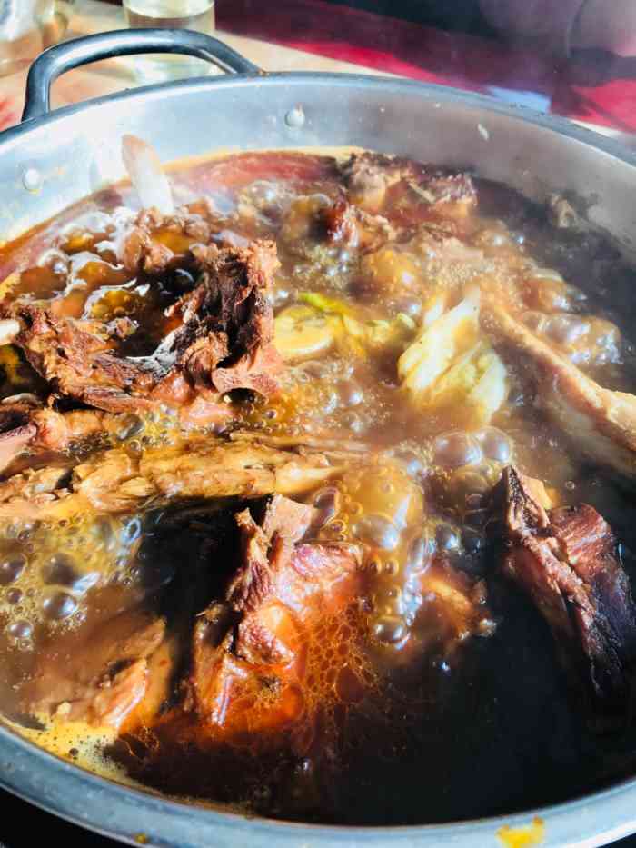 老诚一锅(窦店店)-"办完过户在附近吃饭,饭店在二层,中午人不.