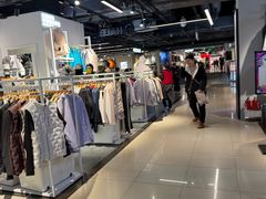 -燕莎奥特莱斯购物中心