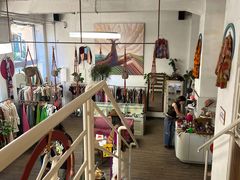 -Retrock Designer Vintage Store