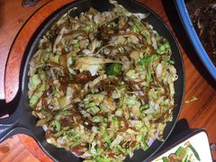 铁板包菜粉丝-二姐家三个拿手菜·北塘海鲜·大馅锅贴王(成林道店)