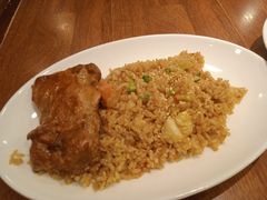 海鲜炒饭配香蒜烤鸡-玛格萝妮比萨屋(陆家浜路店)