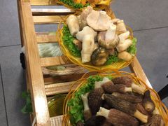 -菌海森林·非遗野生菌火锅(西山区滇池路摩根道店)