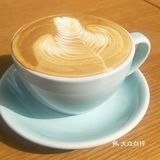 在市六人民医院后面，一条人流量不是很大的柳州路上