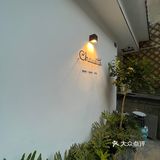 浪漫的街边花园咖啡甜品店
