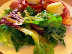 班尼迪克蛋-Common Table · Brunch & Coffee