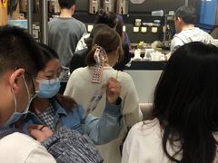 等位区-茶颜悦色(金茂览秀城LG层外街店)