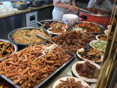 自助取餐区-王三姑牛肉饼