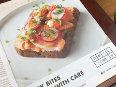 -ROAST coffee & eatery