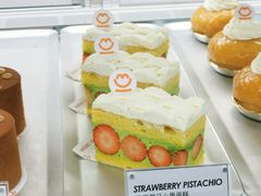 草莓开心果蛋糕-MEEBO KAFEE米咖焙坊(虹桥路店)