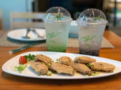 -Chom Cafe and Restaurant