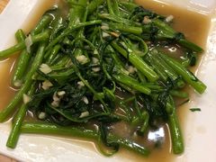 -J Daeng Seafood