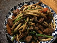 秘酱茶树菇炒牛肉-上楼私房菜(院士路店)