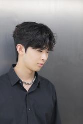 -一家只做男发烫染的店