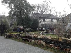 -田园东方蜜桃村的田野营地