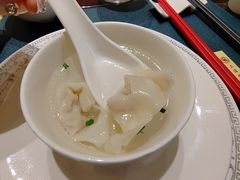 刀鱼馄饨-梅龙镇酒家(南京西路总店)