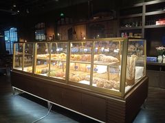 面包甜点陈列柜-黑草莓(重庆路店)