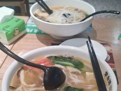 -蒙自源米线大王(东站店)