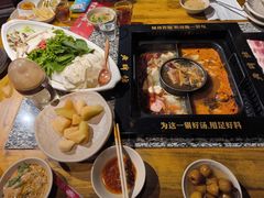 -老牌坊云南鱼豆花火锅(哈西万达店)