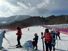 -亚布力新体委滑雪场
