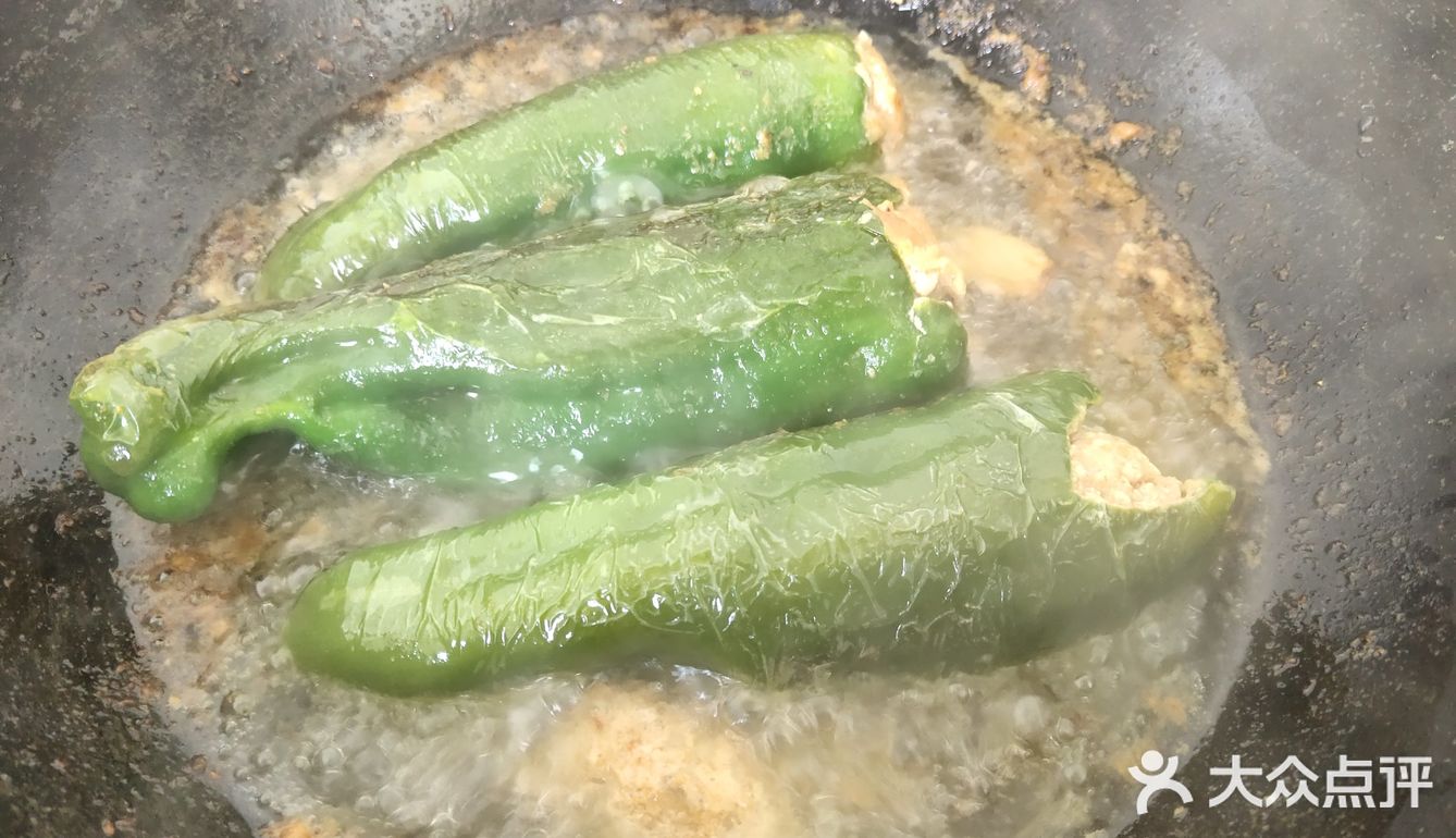 炸的时候也先炸开口来封上，之后就小火慢炸，真的很慢啊