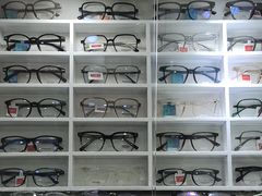 -朱师傅眼镜·蔡司·依视路·尼康(市先进店)