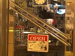 -席娜卡琳火车铁道夜市