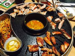 -江南猪肉商会无限续吃(弘大店)