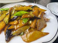 地三鲜-东北哈尔滨酱骨头馆房掌柜铁锅炖