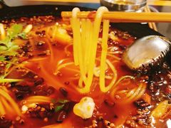 锅底里有粉儿-鸿顺老铁锅美蛙鱼府(解放碑店)