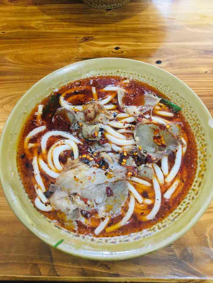 老字号黄家羊肉粉-"湄潭的一家老字号粉,一大早一帮人一起用早.