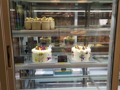 面包甜点陈列柜-Dough&Joe团憩(瑞虹天地月亮湾店)