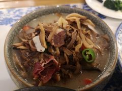 老腊肉煨烟笋-东方饺子王(新奥购物中心店)