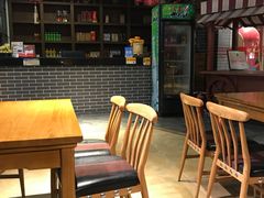 等位区-李连贵熏肉大饼(中街盛京龙城店)