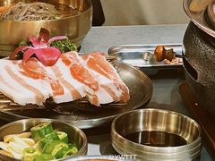 -围炉肉舍•炭烤活鳗•丹东海鲜烤肉(步行街店)