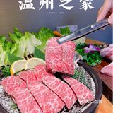 一口就炸裂了口腔。无敌好吃了！海鲜葱饼：虽然我不爱吃葱