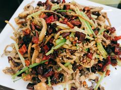 干煸茶树菇鱿鱼须-金阁家常菜(贵阳路店)