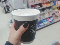 -瑞幸咖啡(岳家嘴地铁站店)