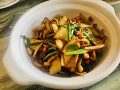青韭辣炒珍菌-京菜·砂锅居·烤鸭(西四店)