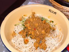 -鹤江桥·红油牛肉粉(SKP店)