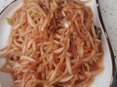酸萝卜粉条-捏上开口笑海鲜水饺(台山街店)