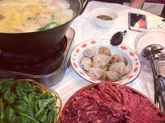 -鲜入围煮花胶鸡海鲜火锅