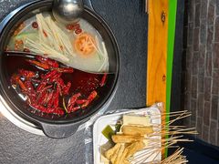 -两三事小郡肝串串香火锅(桂庙店)